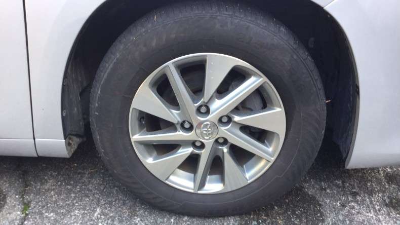 タイヤホイール前