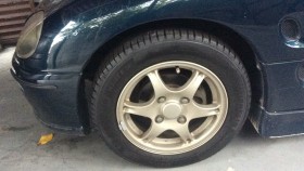 タイヤホイール前