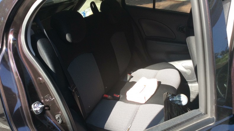 内装後方シート