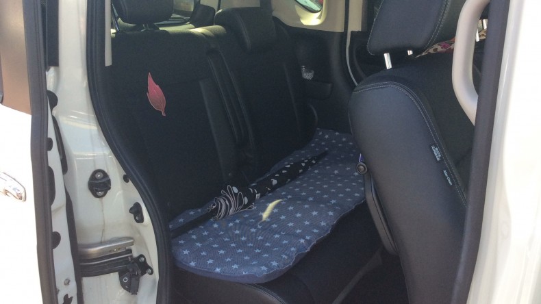 内装後方シート