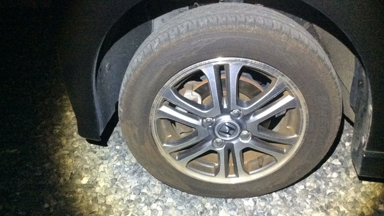 タイヤホイール前