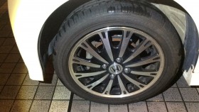 タイヤホイール前