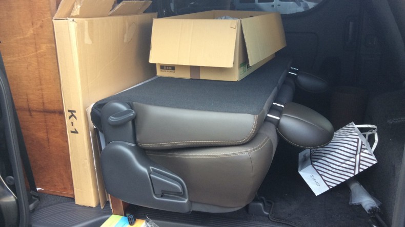 内装後方シート