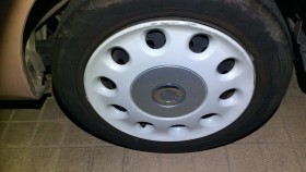 タイヤホイール前