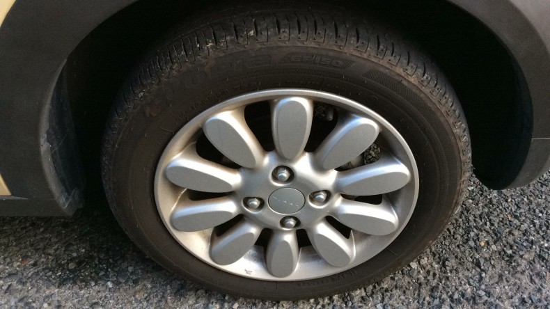 タイヤホイール前