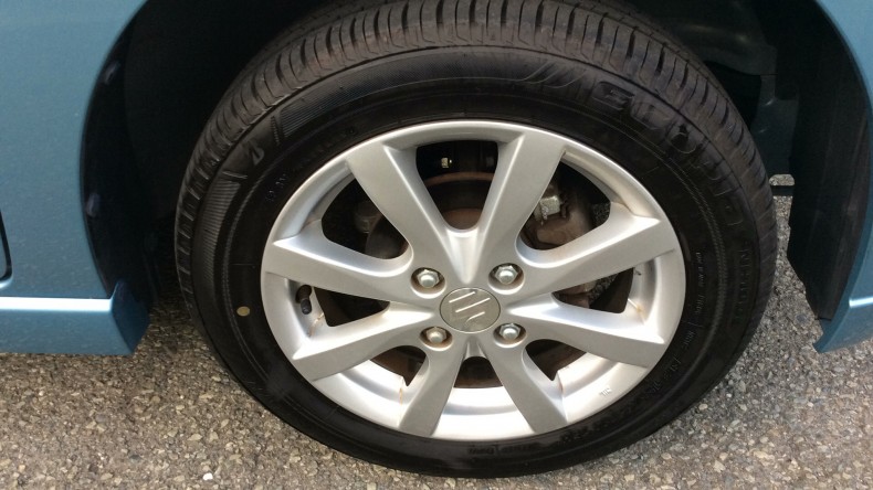 タイヤホイール前