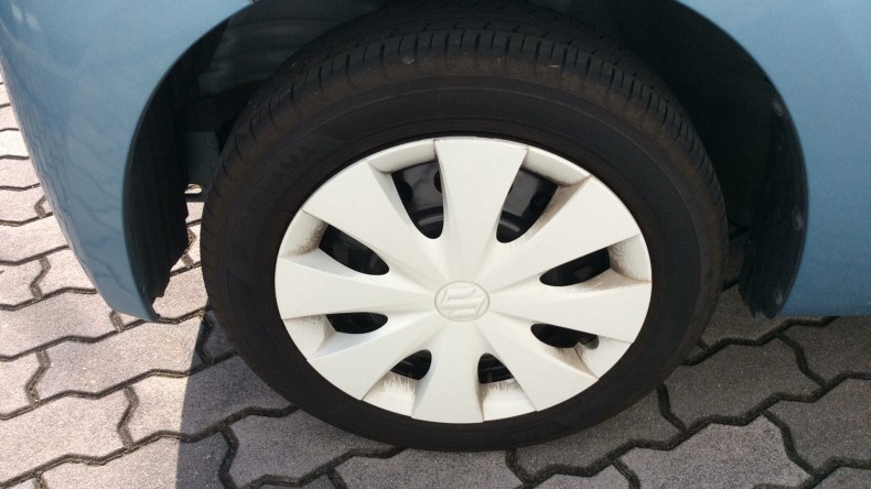 タイヤホイール前