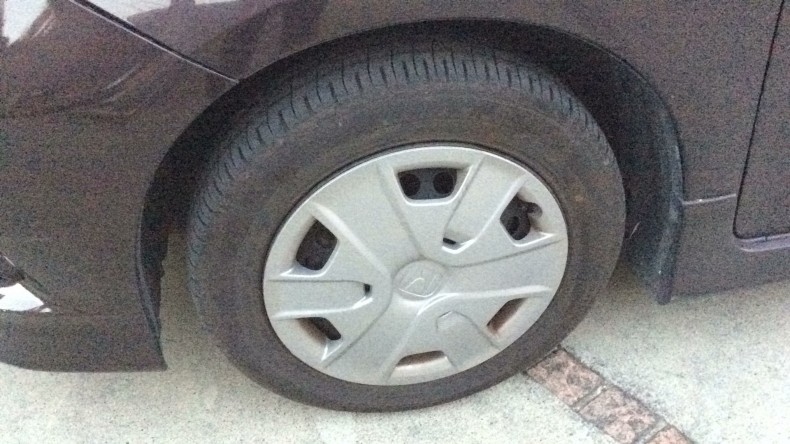 タイヤホイール前