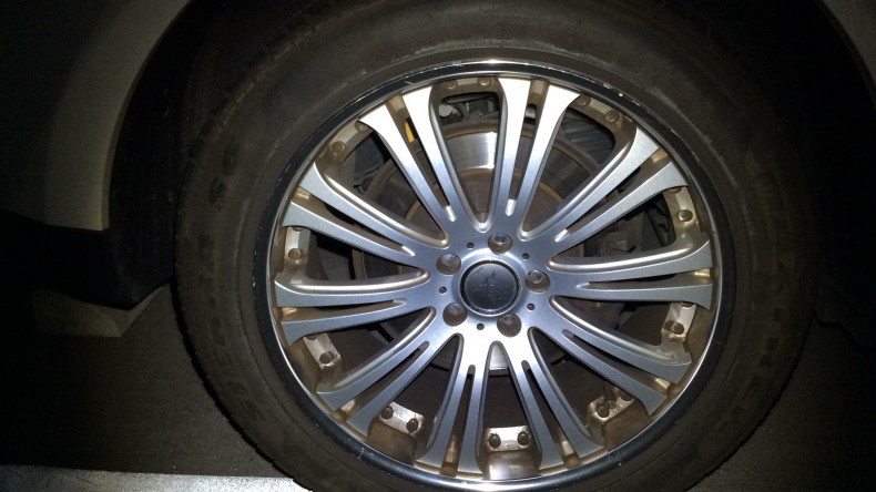 タイヤホイール前