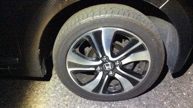 タイヤホイール前