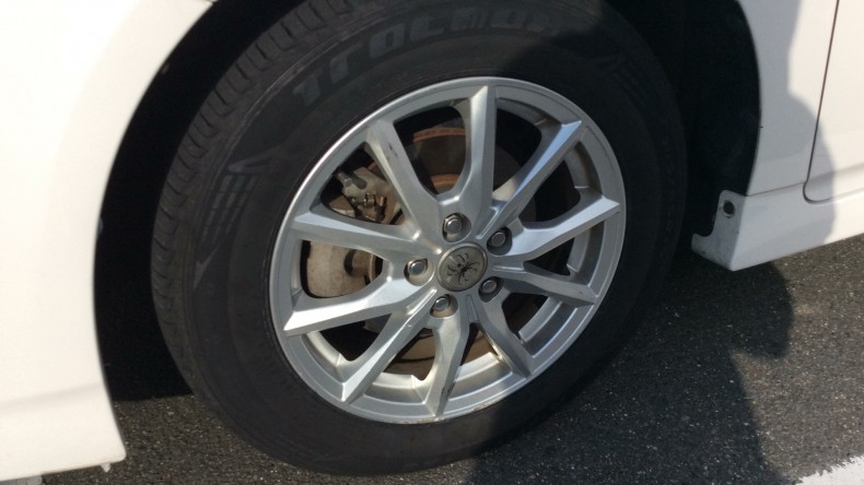 タイヤホイール前