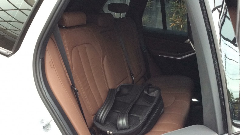 内装後方シート