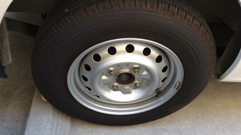 タイヤホイール前