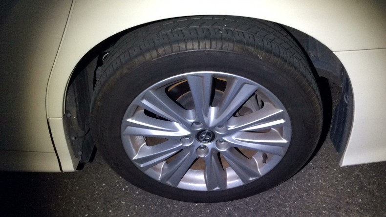 タイヤホイール前