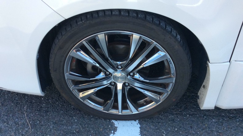 タイヤホイール前