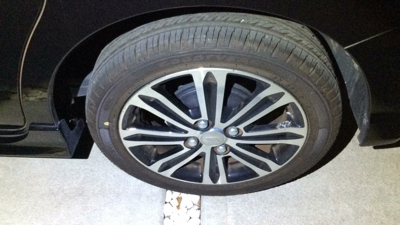 タイヤホイール前