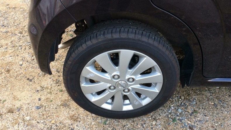 タイヤホイール前