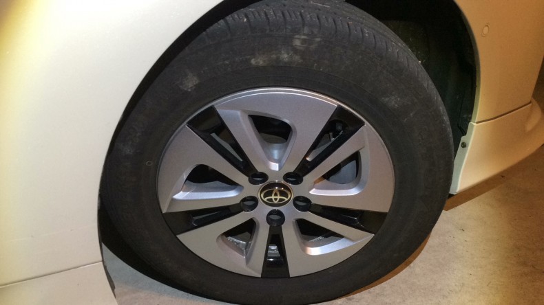 タイヤホイール前