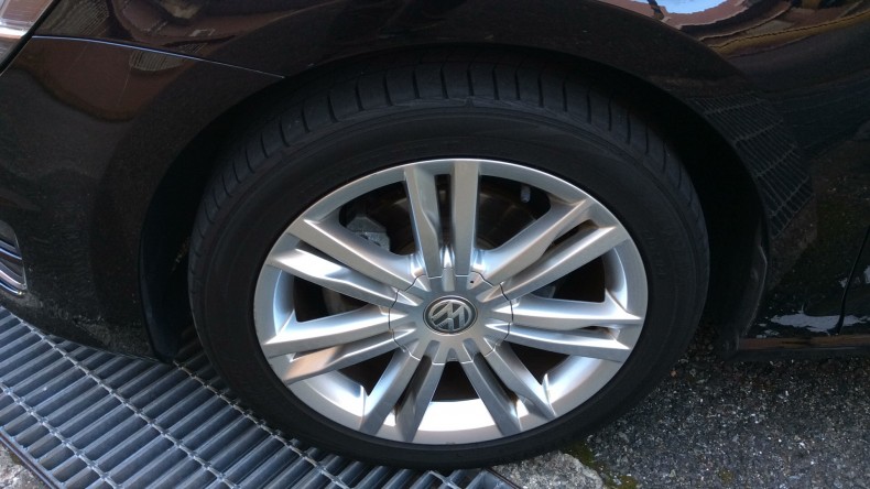 タイヤホイール前