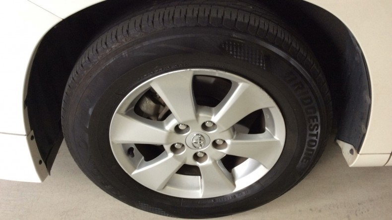 タイヤホイール前