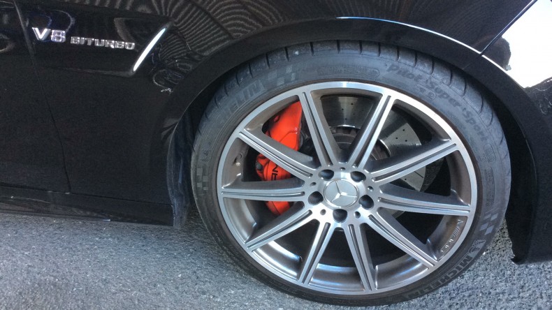 タイヤホイール前