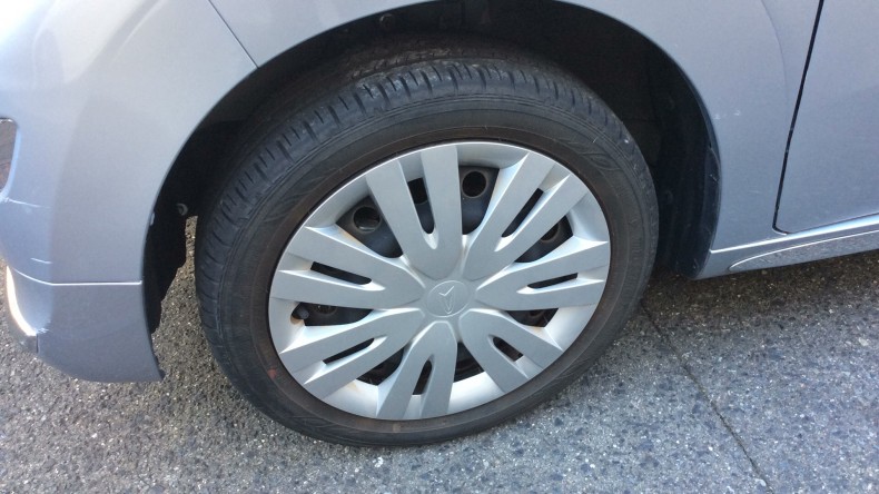 タイヤホイール前