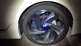 タイヤホイール前