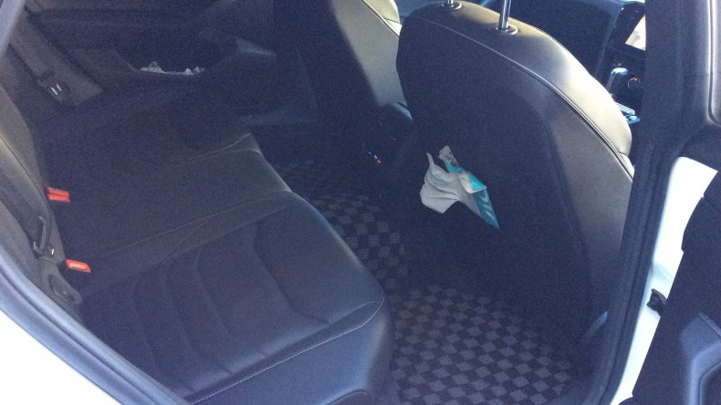 内装後方シート