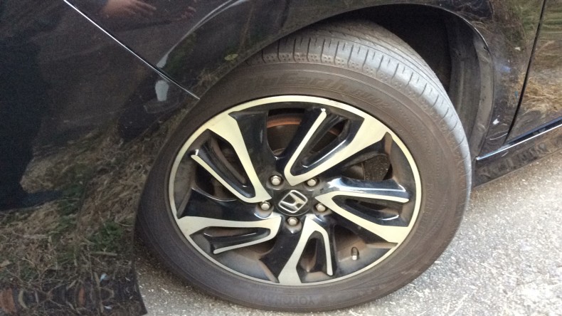 タイヤホイール前