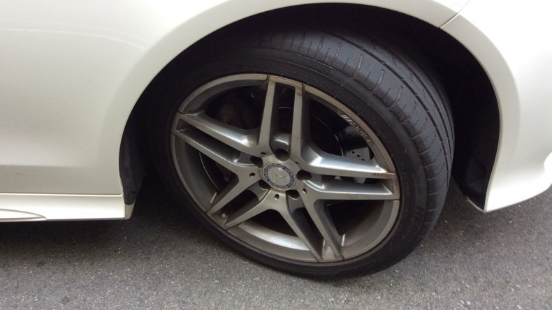 タイヤホイール前