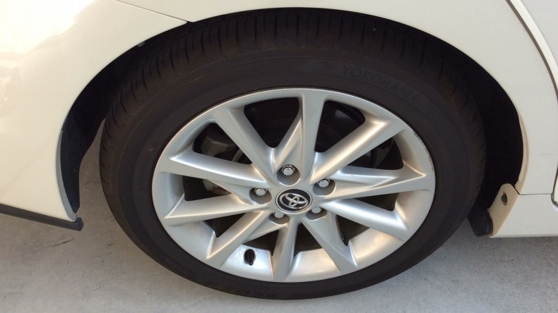 タイヤホイール前