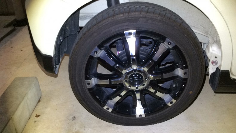 タイヤホイール前