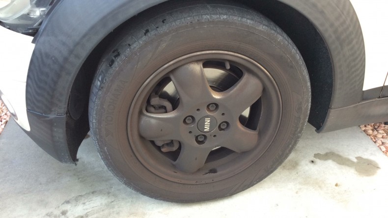 タイヤホイール前