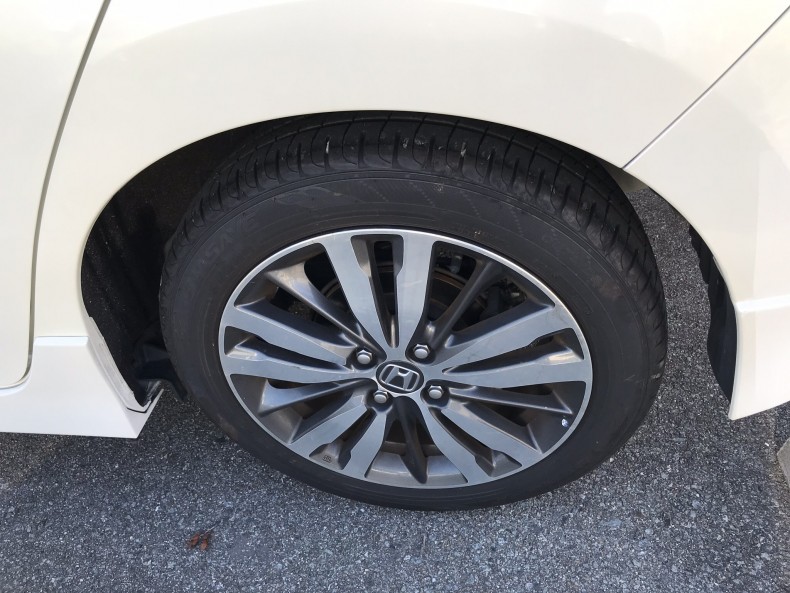 タイヤホイール前