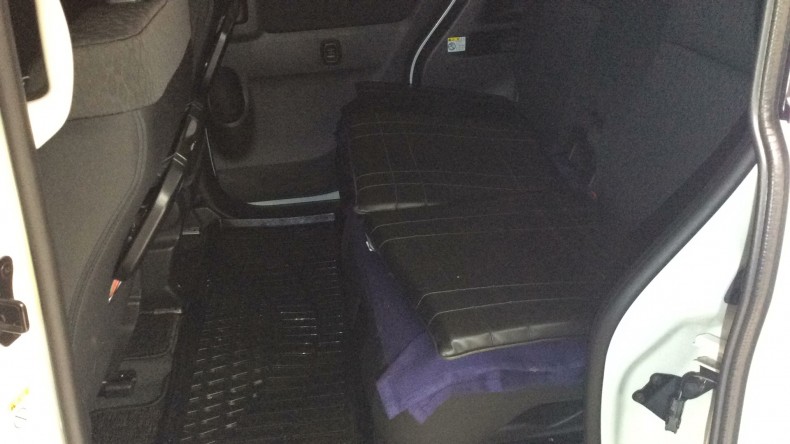 内装後方シート