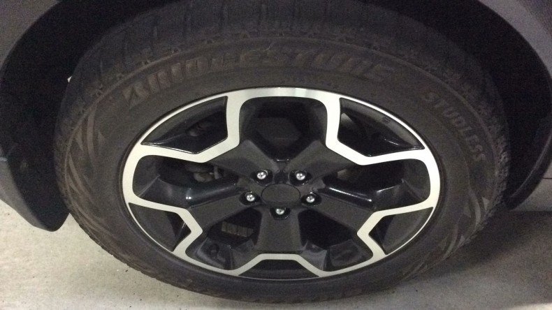 タイヤホイール前