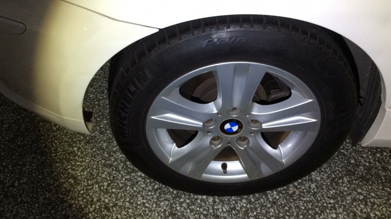 タイヤホイール前