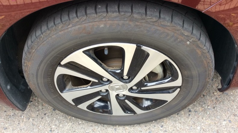 タイヤホイール前