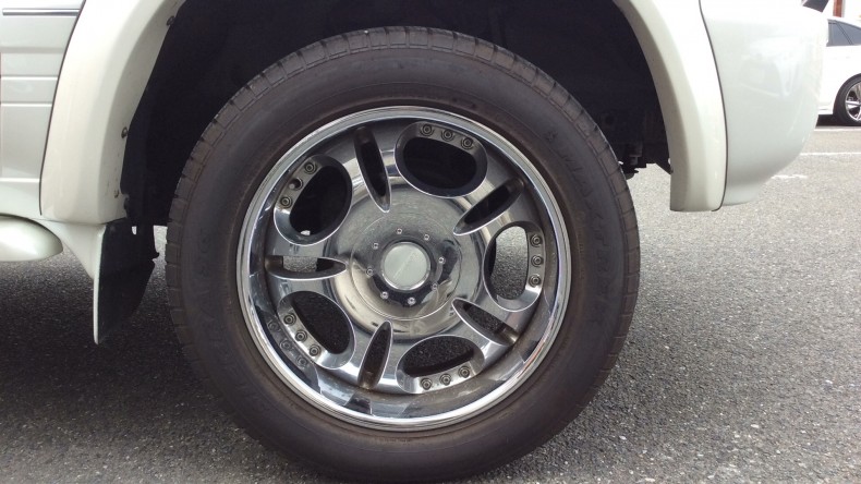 タイヤホイール前