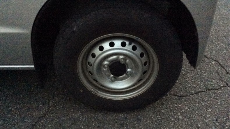 タイヤホイール前