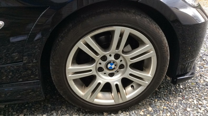 タイヤホイール前