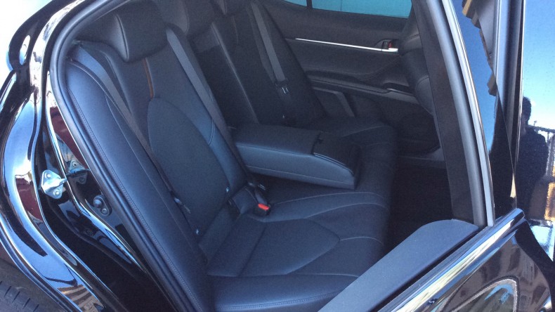 内装後方シート