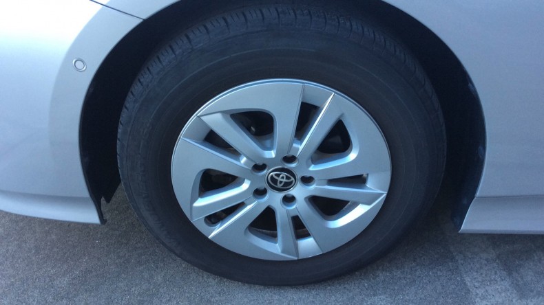 タイヤホイール前