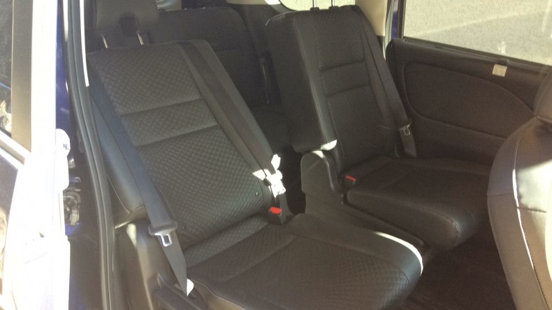 内装後方シート