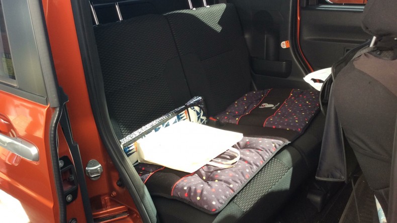 内装後方シート