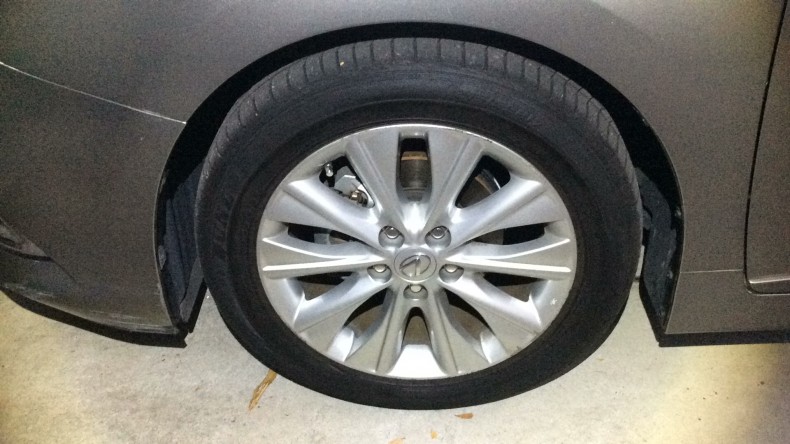 タイヤホイール前