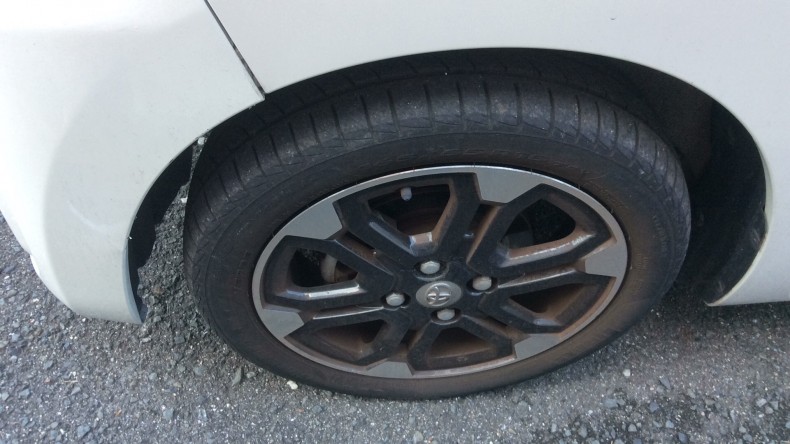 タイヤホイール前