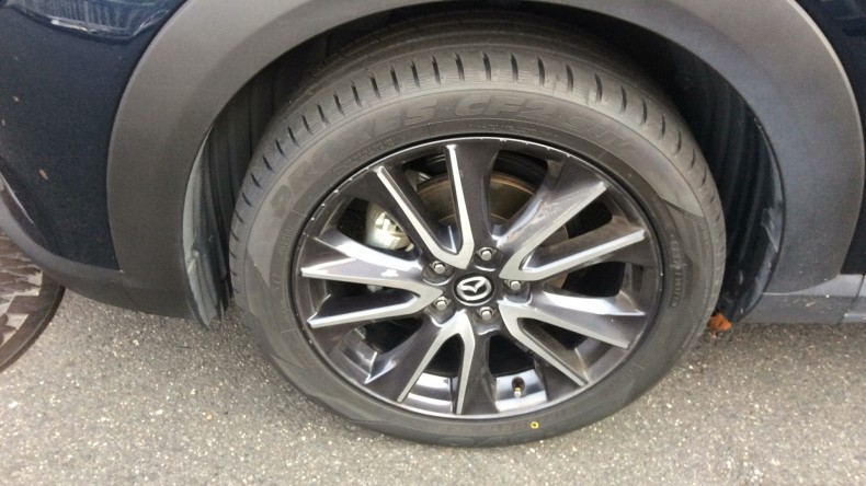 タイヤホイール前