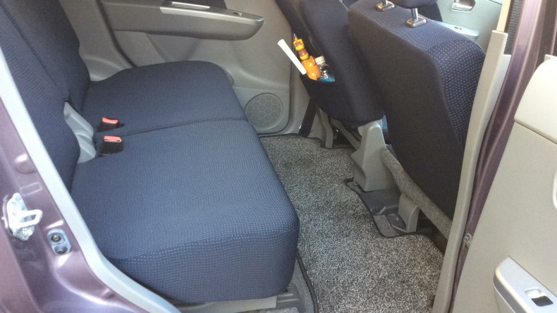 内装後方シート