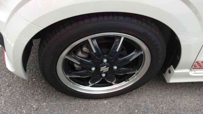 タイヤホイール前